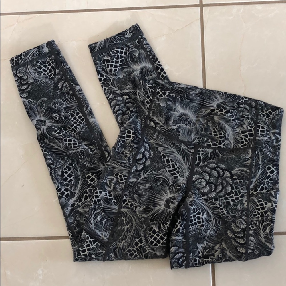 Lululemon leggings with pockets